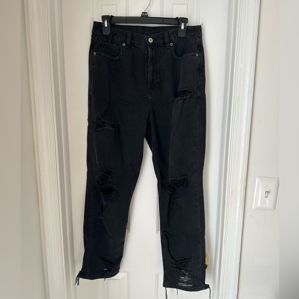 American Eagle Ripped Black Mom Jeans - 8 Reg